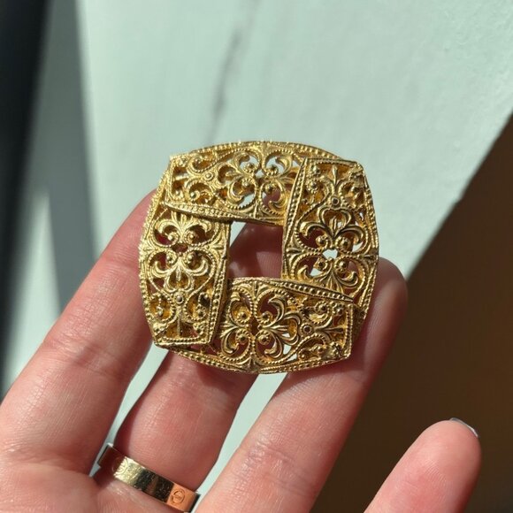 Elegant Vintage Gold Tone Filigree Scarf Pin - Picture 2 of 5